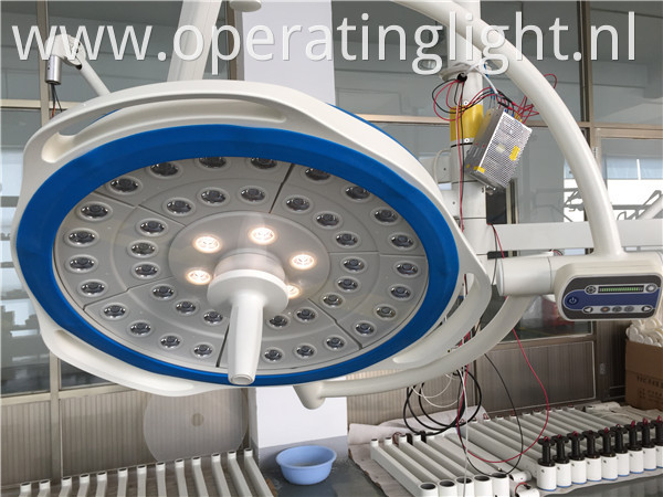 ceiling operating lamp